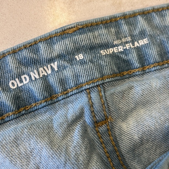 Old Navy Mid Rise Light Wash Leif Super Flare Jeans Size 18 Plus Distressed Boho - Picture 2 of 15